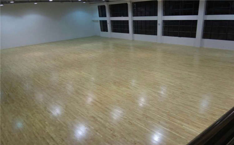 松木風雨操場地板怎么保養？