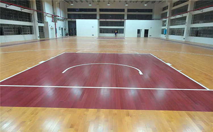 俄勒岡松體育館實木地板怎么翻新?
