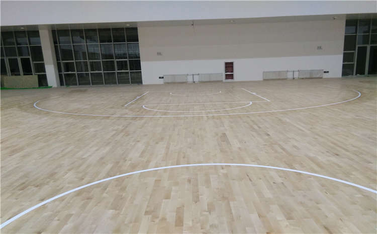 專業的籃球館木地板怎么維修？