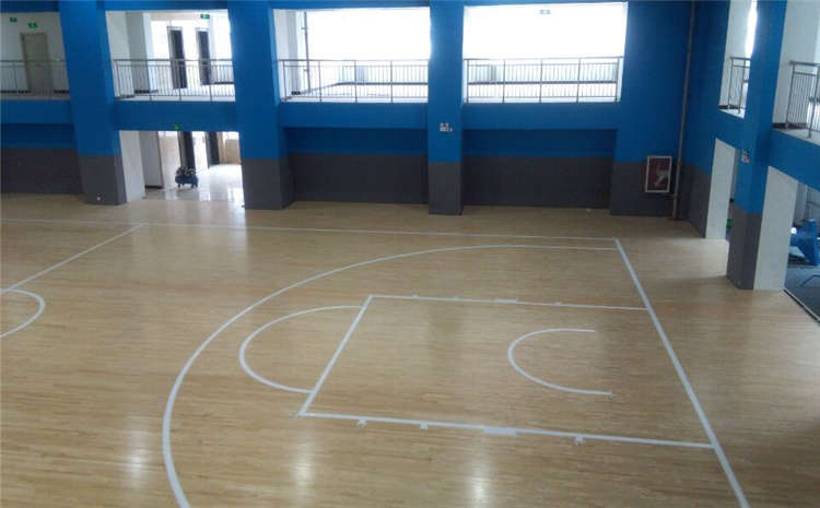 柞木運動體育地板造價是的多少？