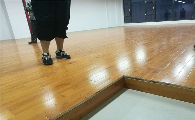 柞木體育木地板怎么維修？