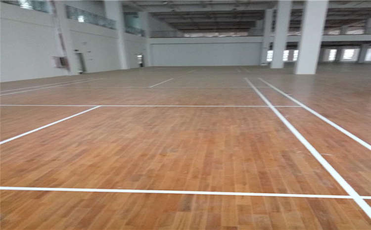 22厚羽毛球館木地板造價(jià)是的多少？
